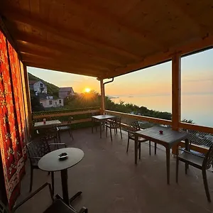 https://bujtina-e-qilimave.albaniahotels.org